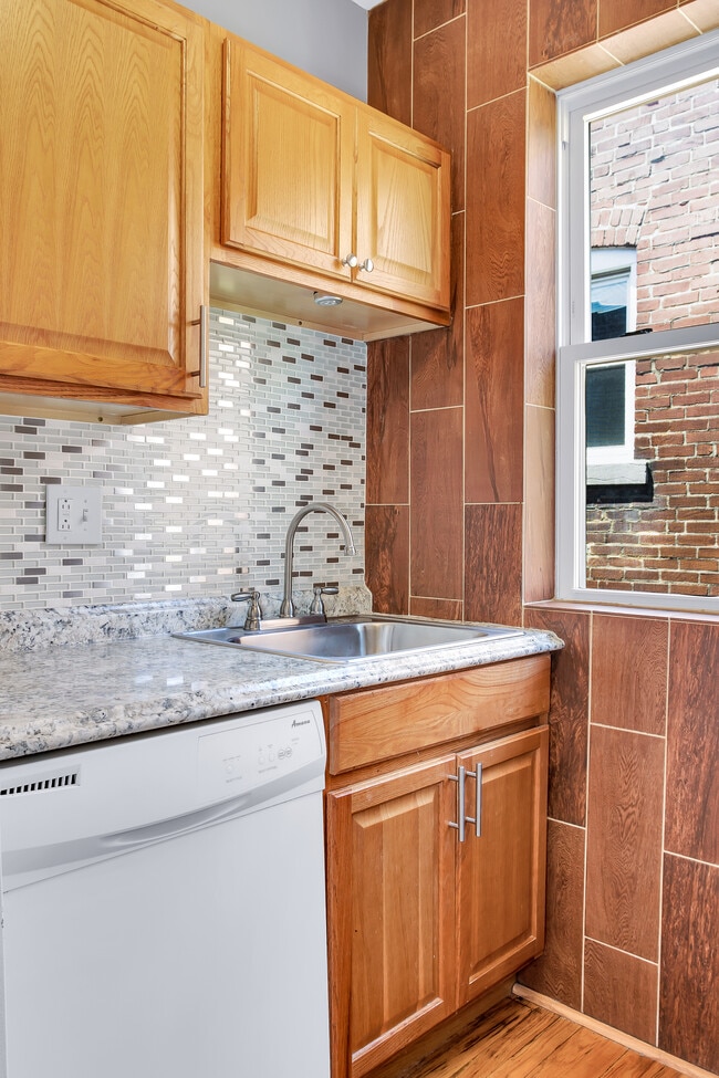 Photo - 5012 Chippewa St