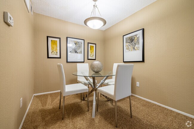 1BR, 1BA - 703SF - Dining Room - Greenbriar Apartments