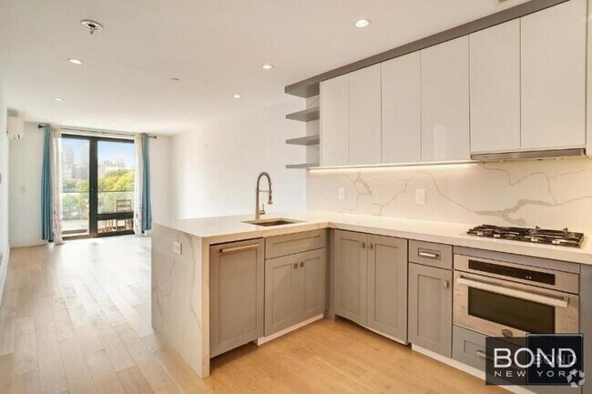 Building Photo - 1 bedroom in Long Island City NY 11102 Unit 5C Rental
