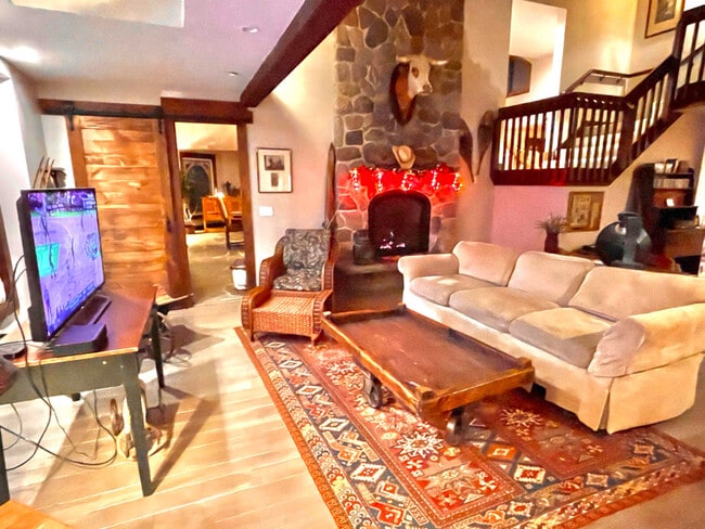 Photo - 820 Arbor Ln