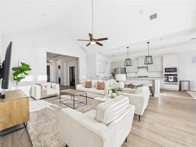 Photo - 18012 Bassano Ave