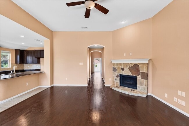 Photo - 417 Hackberry Dr