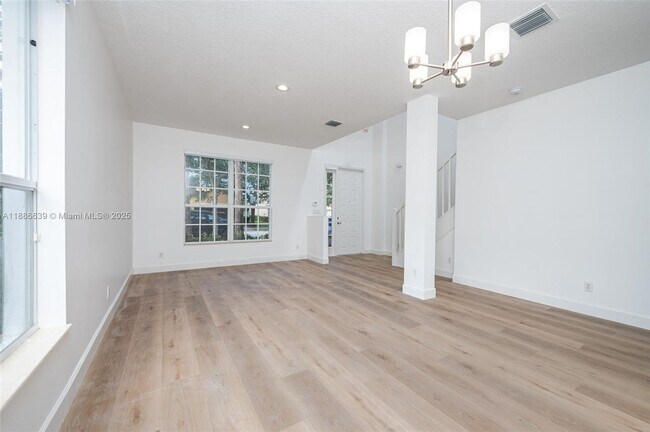 Photo - 19282 Seneca Ave