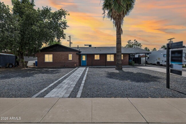 Photo - 1731 E Verde Ln