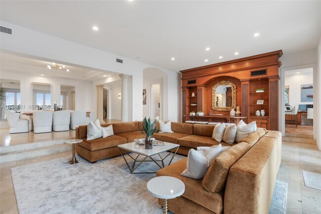 Photo - 305 N Hibiscus Dr