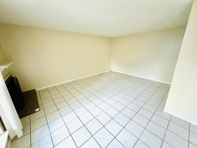 Photo - 1444 Plymouth Rock Way