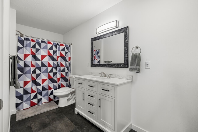 Photo - 140 Railroad Ave