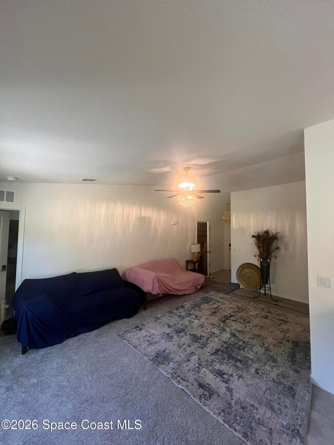 Photo - 567 Poplar St SE