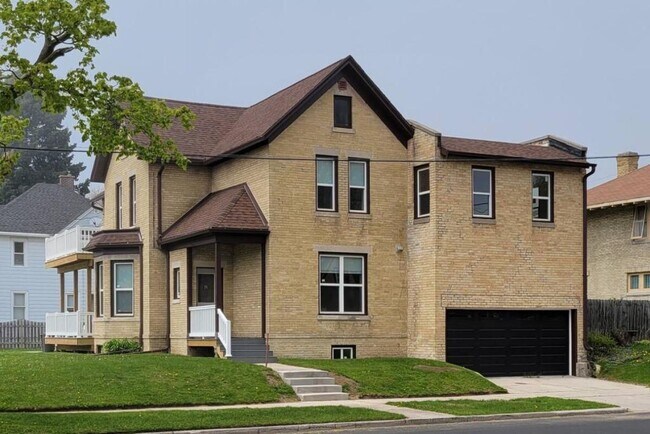 Photo - 818 N 6th St
