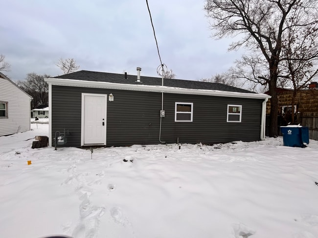 Photo - 2025 Central Dr