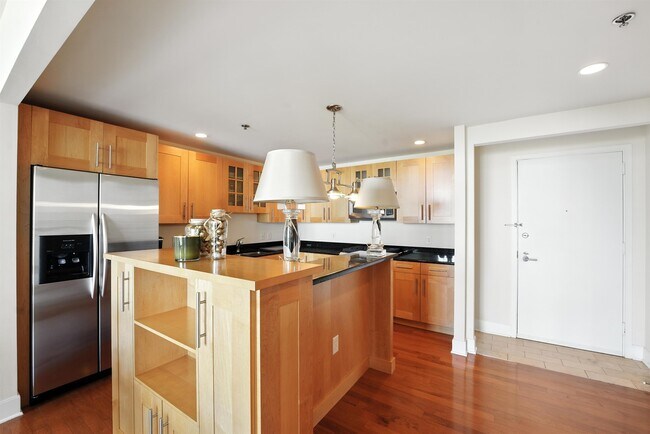 Photo - 1025 Maxwell Ln Unidad 400