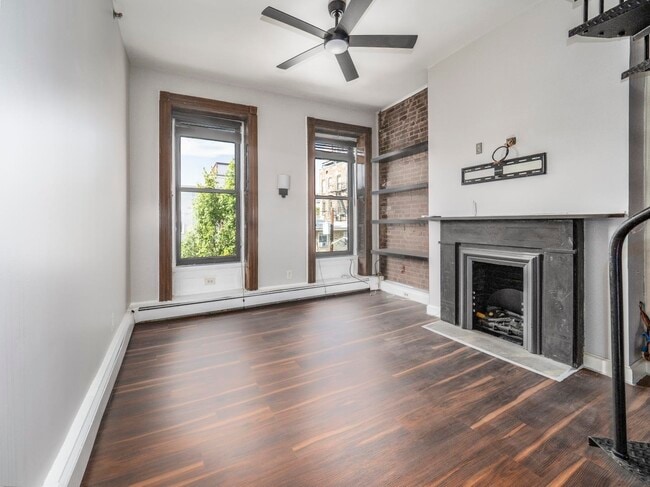 Building Photo - 343 4th St Unit 5