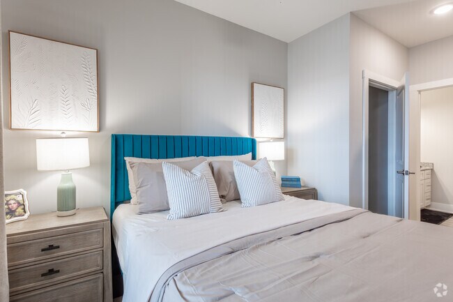 2BR, 2BA - 1,087SF - Primary Bedroom
