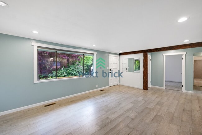 Charming 3-Bed, 2-Bath Remodeled Home in Prime Edmonds Location!