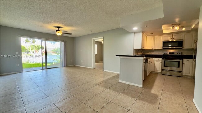 Building Photo - 4191 N Haverhill Rd Unit 414 Rental