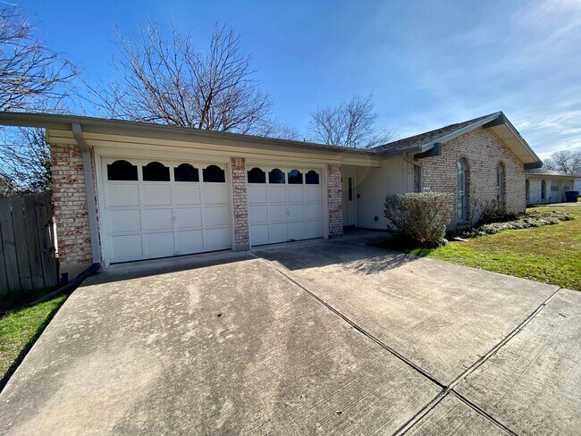 Photo - Hidden 4 Bed 2 Bath Gem in South Austin!