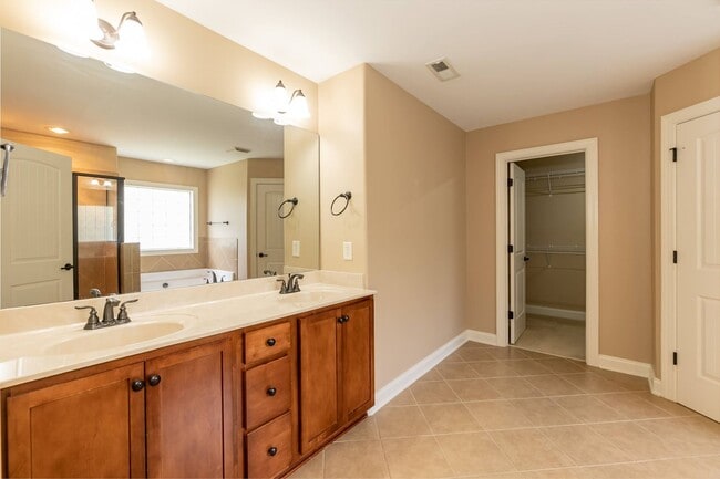 Photo - Lovely Large Family Home in Fuquay!