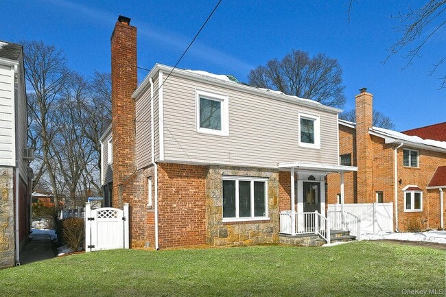 Photo - 222-03 Kingsbury Ave