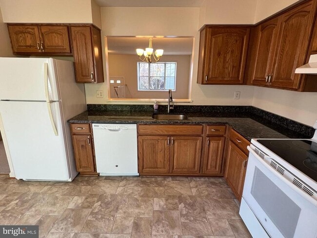 Building Photo - 18002 Sunset Lake Ct