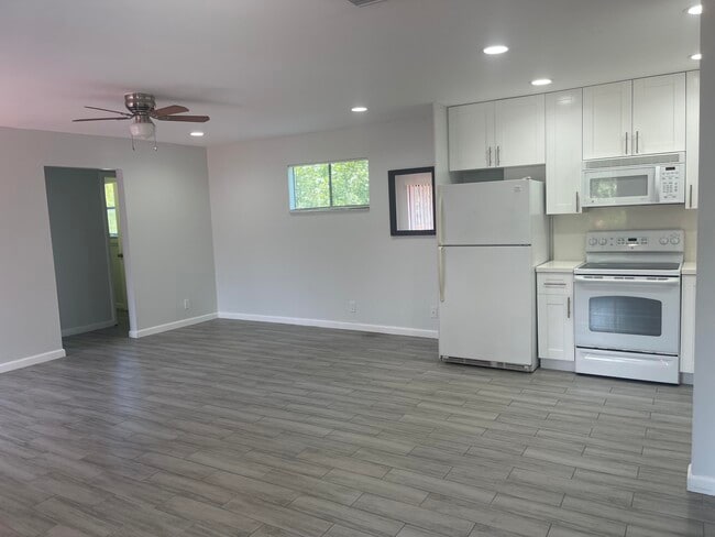 Building Photo - 11 N Crossings Cir Unit E