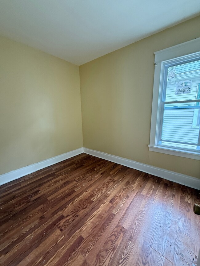 Photo - 412 Cornwall Ave Unit Upper