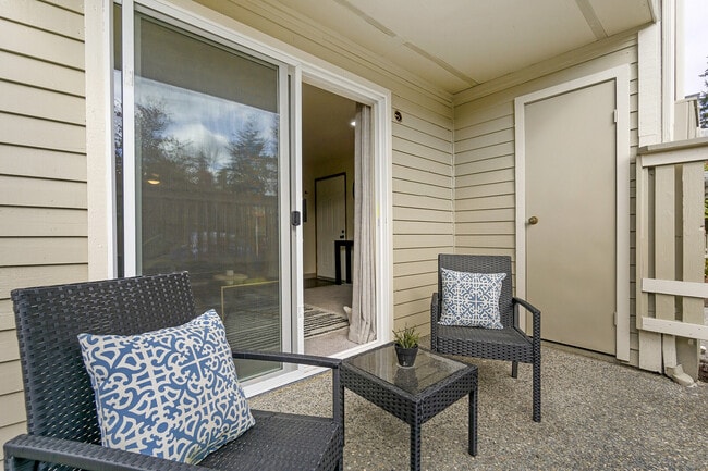 Patio - Alderwood Heights