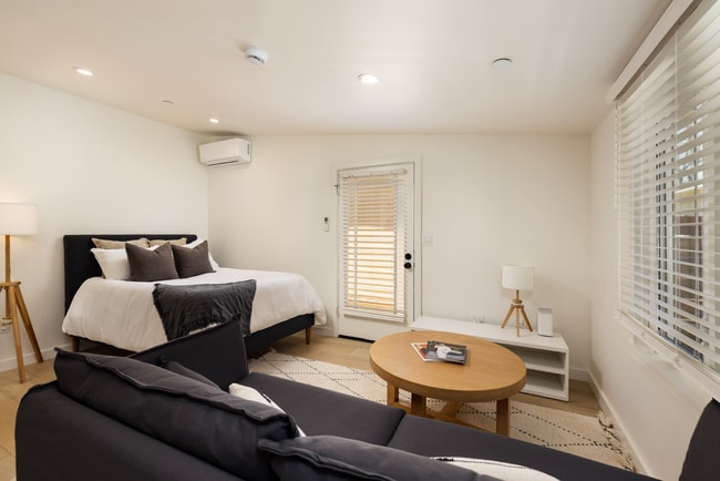 Photo - Studio - Downtown Santa Barbara Unidad 510 Chapala St. Apt. #4