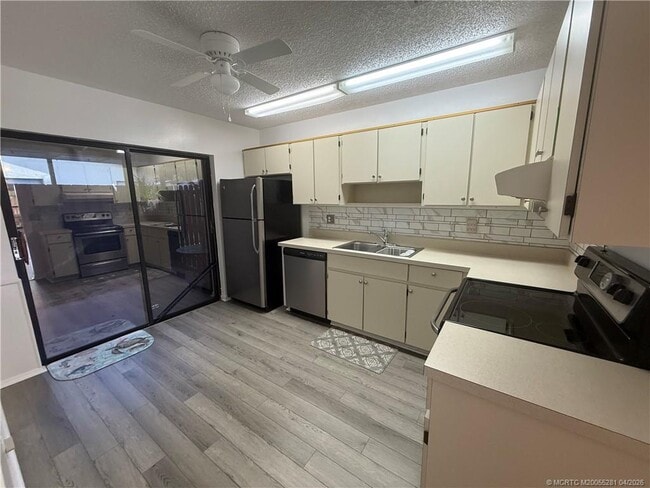 Photo - 8005 SE Villa Cir