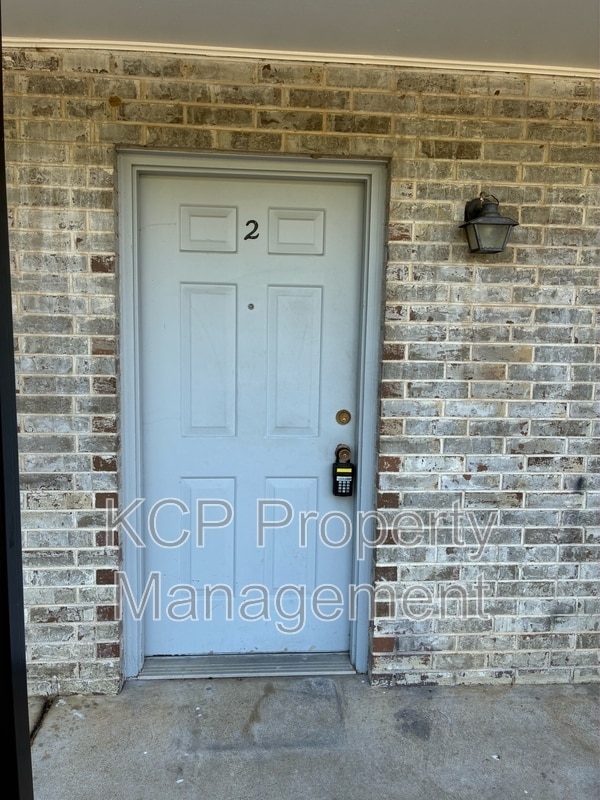 Building Photo - 1007 Cedar St