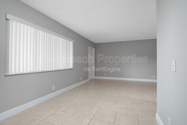 Photo - 516 Meadows Cir