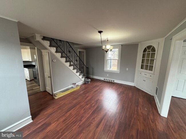 Photo - 365 E Springfield Rd