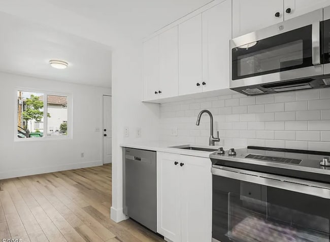 Building Photo - Beautifully Remodeled 1 Bed / 1 Bath in Midtown - Available 6/15!