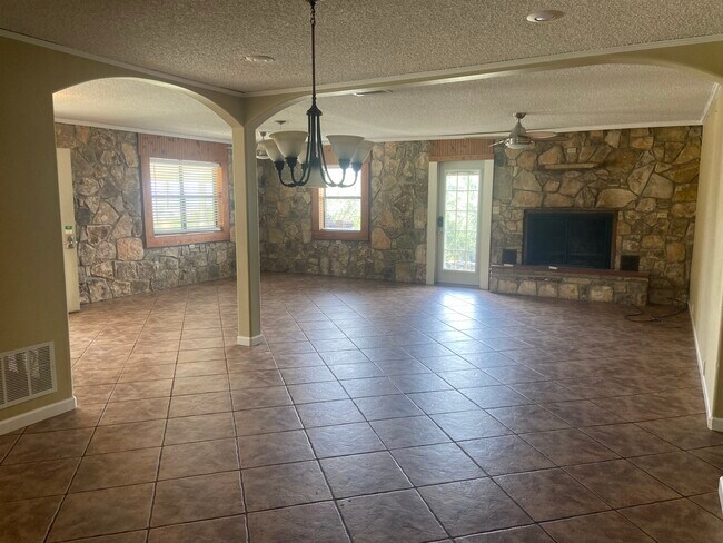 Photo - 1331 Hinch Dr