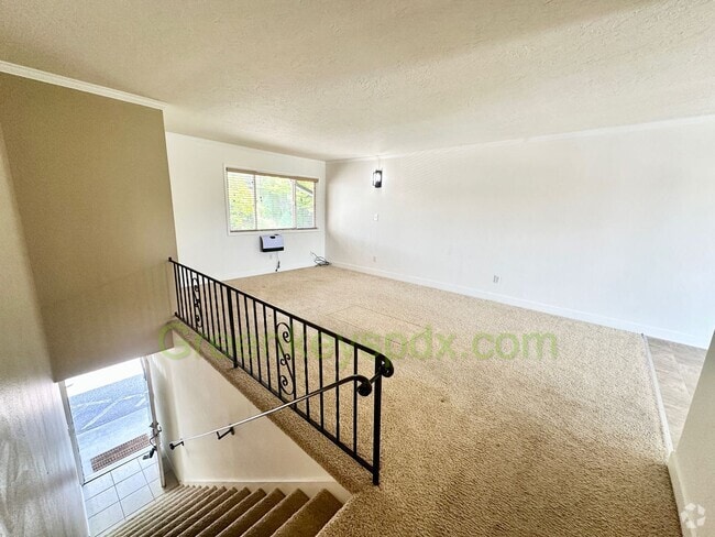 Building Photo - Two bedroom one bathroom condo in Southwes...