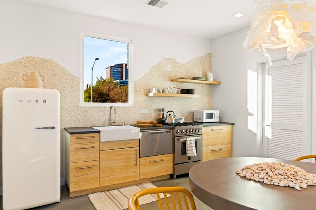 Kitchen - 519 S 6th St Unit 212