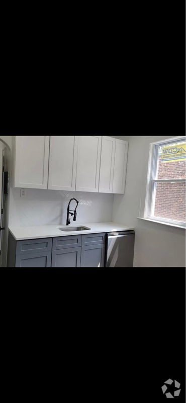 Building Photo - 415 Leslie St Rental