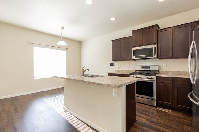 Photo - Newer 3bdrm/2 1/2 bath townhome in the heart of Longmont!