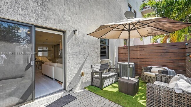 Building Photo - 10455 NW 82nd St Unit 9