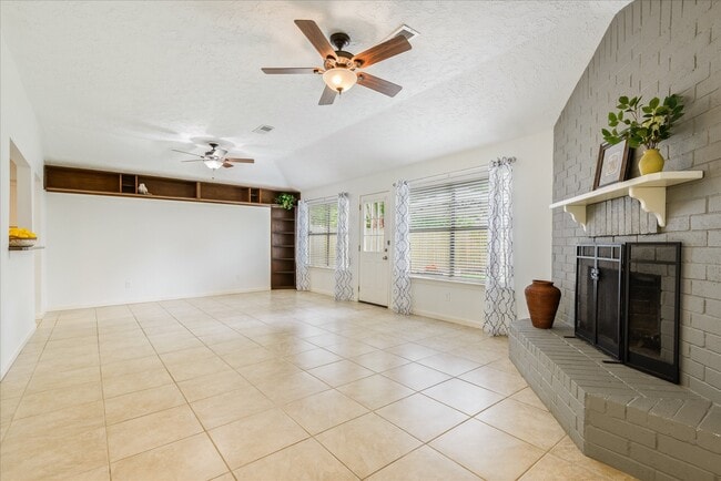 Photo - 604 Spring Breeze St
