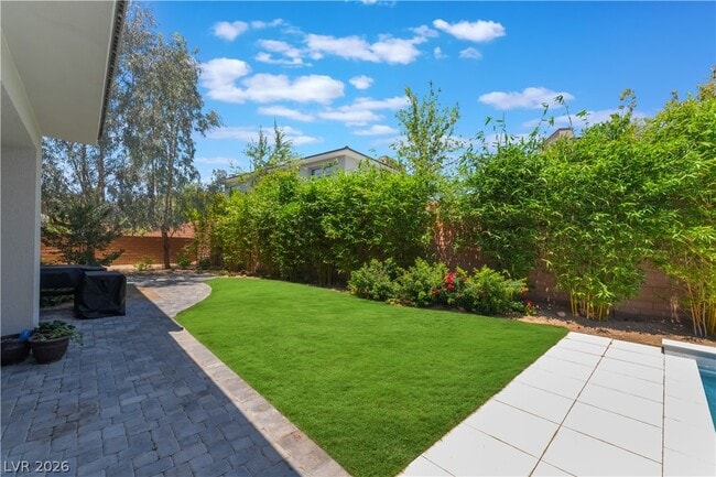 Photo - 2 Sugarberry Ln