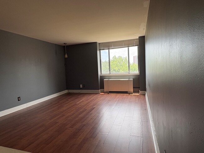 Building Photo - 600 E 8th St Unit Metropolitan Condominiums 7N