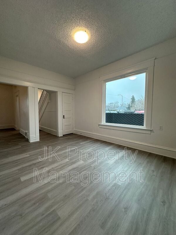 604 2nd Ave S