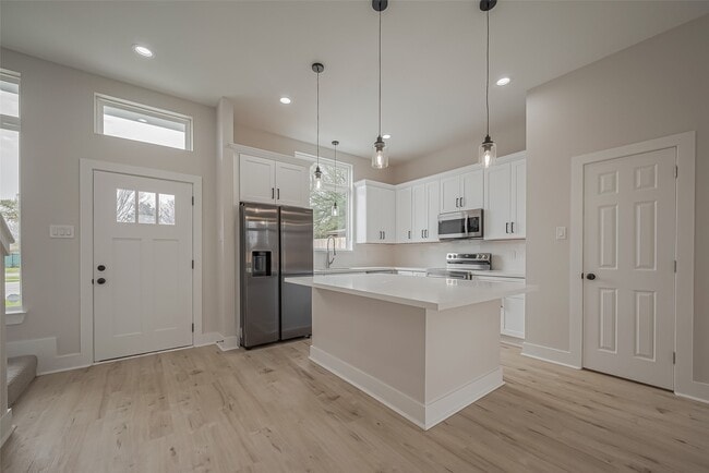 Photo - 918 St Clair St