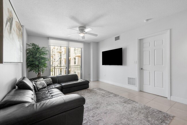 Photo - 610 Clematis St Unit 523
