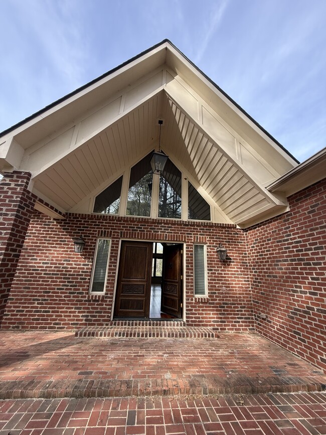 Building Photo - 600 Stonewall Jackson Trail