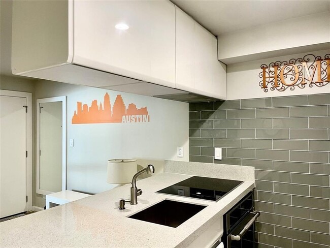 3110 Red River St Unidad D-107
