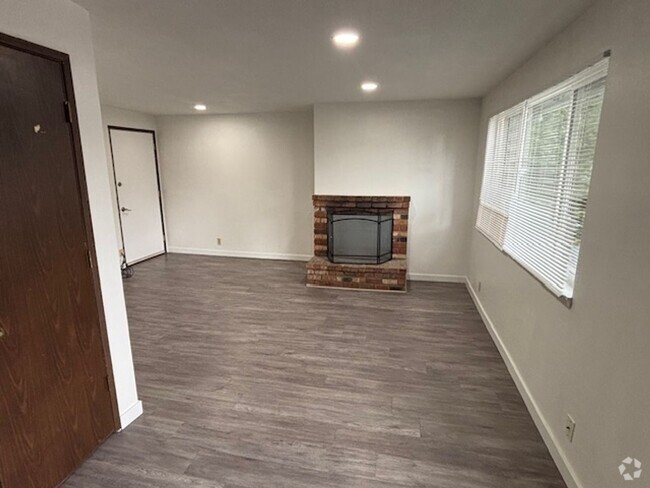 Building Photo - 630-636 Ratcliff Dr SE Unit 632 Ratcliff Dr Rental