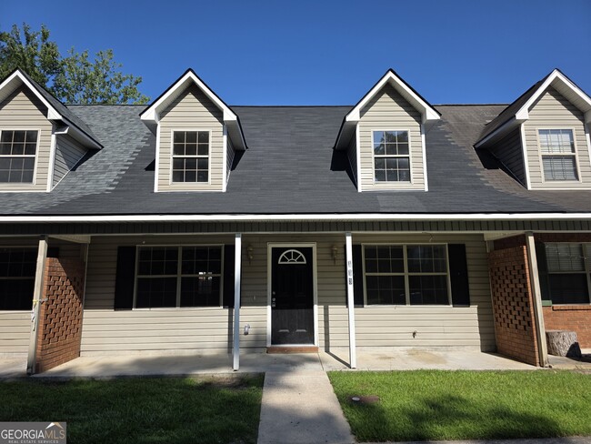 Building Photo - 113 Towne Pk E Dr