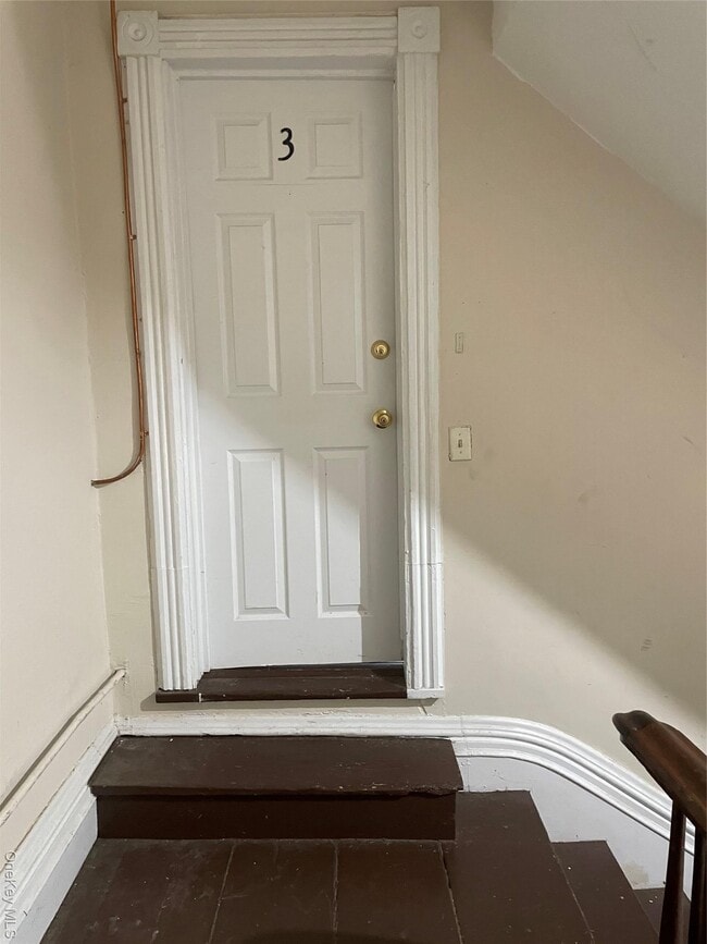 Photo - 5635-5639 NY-82 Unit 3