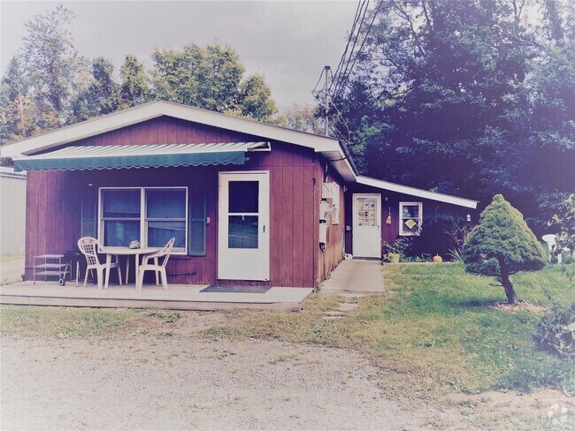 Building Photo - 8068 Albany Post Rd Unit #4 Rental